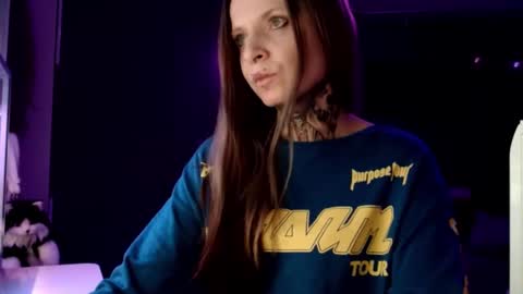 Snapshot of inesdesire chatting on 01.27.25 InesDesire online show from 01.27.25