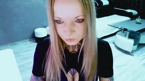 Snapshot of inesdesire chatting on 10.28.25 InesDesire online show from 10.28.25