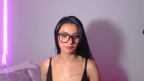 Snapshot of innocent_fox chatting on 09.17.25 Abril online show from 09.17.25