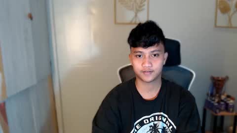 Snapshot of innocent_neil143 chatting on 10.21.25 Neil online show from 10.21.25
