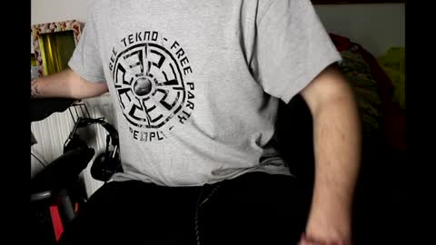 Snapshot of ipipo42o chatting on 12.18.24 DrownMentally online show from 12.18.24