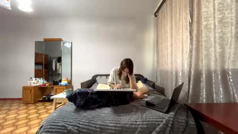 Evie online show from 09.10.25