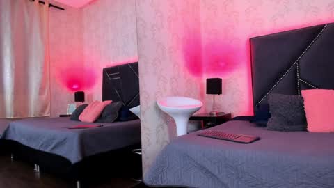 Queen Iris online show from 12.19.24