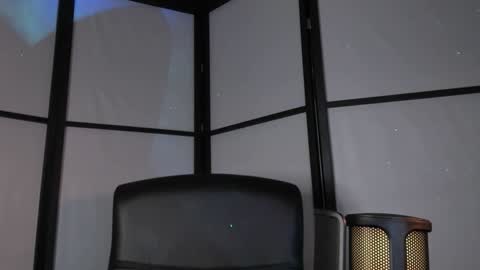 Snapshot of irisice chatting on 01.14.25 Miss Iris Fansly Miss Iris new inst.  online show from 01.14.25