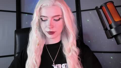 Snapshot of irisice chatting on 01.25.25 Miss Iris Fansly Miss Iris new inst.  online show from 01.25.25