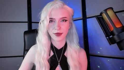 Snapshot of irisice chatting on 01.28.25 Miss Iris Fansly Miss Iris new inst.  online show from 01.28.25