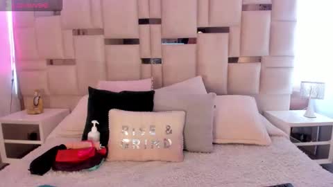 isa  rose online show from 10.20.25