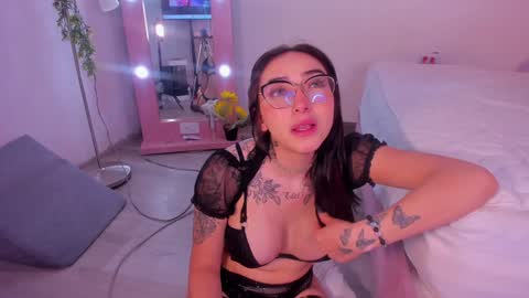 Snapshot of isa_redhair_ chatting on 12.14.24 .... Connection time 900 pm to 500 amRest days Wednesday and Saturday online show from 12.14.24