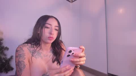 Snapshot of isa_redhair_ chatting on 12.30.24 .... Connection time 900 pm to 500 amRest days Wednesday and Saturday online show from 12.30.24