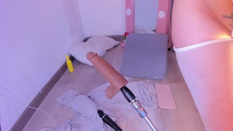 Snapshot of isa_redhair_ chatting on 01.18.25 .... Connection time 900 pm to 500 amRest days Wednesday and Saturday online show from 01.18.25