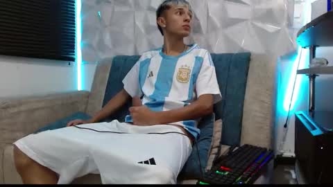 Snapshot of isaac_tan chatting on 09.08.25 Isaac tan online show from 09.08.25