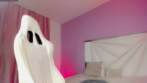 Snapshot of isabela_saenzz chatting on 10.10.25 I S A B E L A ISA online show from 10.10.25