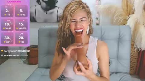 Snapshot of isabelhot1 chatting on 02.14.25 Isabel online show from 02.14.25