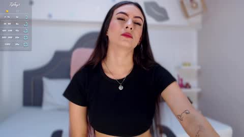 Snapshot of isabella__shine chatting on 01.08.25 Isa online show from 01.08.25