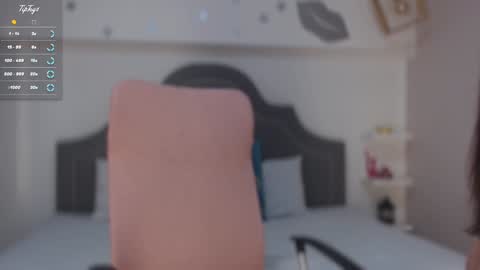 Snapshot of isabella__shine chatting on 01.14.25 Isa online show from 01.14.25