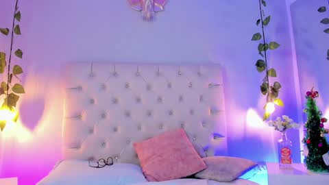 Snapshot of isabella_flowerss chatting on 01.03.25 online show from 01.03.25