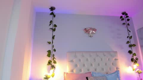 Snapshot of isabella_flowerss chatting on 01.18.25 online show from 01.18.25