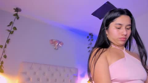 Snapshot of isabella_flowerss chatting on 02.22.25 online show from 02.22.25