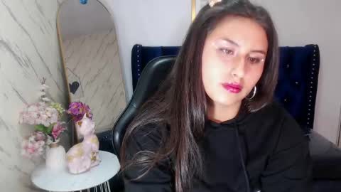 Snapshot of isabella_sweet_v chatting on 11.18.25 isabella_sweet_v online show from 11.18.25