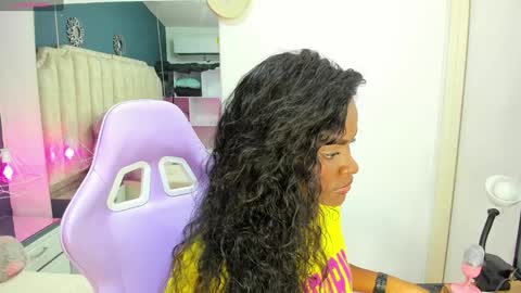 Snapshot of isabellabroms21 chatting on 01.04.25 v online show from 01.04.25