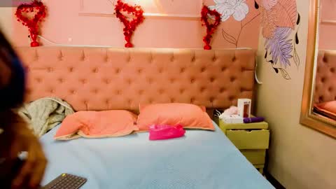 Snapshot of isabellaluxe chatting on 09.19.25 IsabellaLuxe online show from 09.19.25