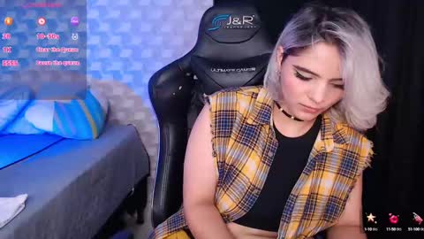 Snapshot of isabellamoutt chatting on 12.31.24 Isabella Mout online show from 12.31.24