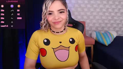 Snapshot of isabellamoutt chatting on 01.26.25 Isabella Mout online show from 01.26.25