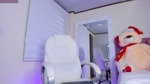 Snapshot of issabellarodriguez chatting on 12.27.24 Isa online show from 12.27.24