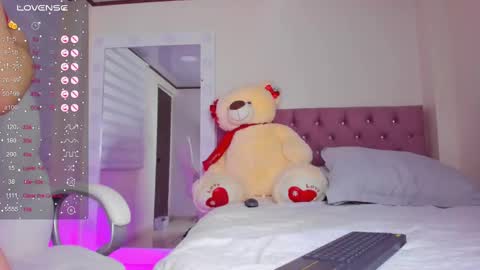 Snapshot of issabellarodriguez chatting on 03.11.25 Isa online show from 03.11.25