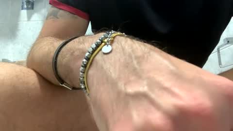 Snapshot of italianbigcock91 chatting on 01.05.25 italianbigcock91 online show from 01.05.25