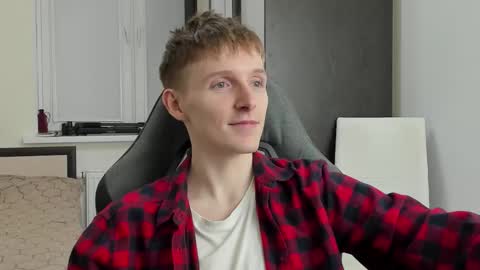 Snapshot of ithan_red chatting on 09.24.25 Ethan online show from 09.24.25