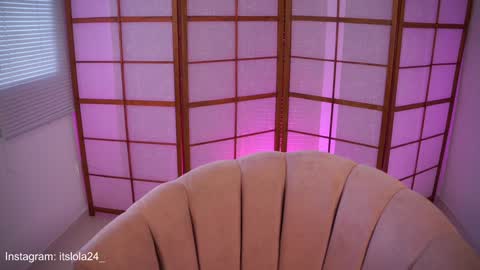 Snapshot of its_lola chatting on 01.08.25 online show from 01.08.25