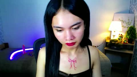 Snapshot of itsmeloveypinay chatting on 10.11.25 itsmeloveypinay online show from 10.11.25