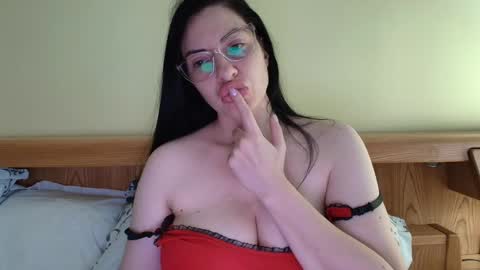 Snapshot of ivoryorchid chatting on 09.29.25 Ivory online show from 09.29.25