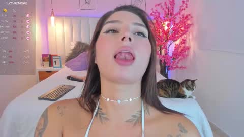 Snapshot of ivy___collins chatting on 02.20.25 maria online show from 02.20.25