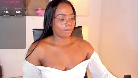 Snapshot of ivybliss8 chatting on 01.12.25 i v y  b l i s s online show from 01.12.25