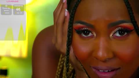 Snapshot of izzie_sugar chatting on 09.11.25 Sugar Babe online show from 09.11.25