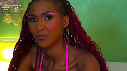 Snapshot of izzie_sugar chatting on 09.25.25 Sugar Babe online show from 09.25.25