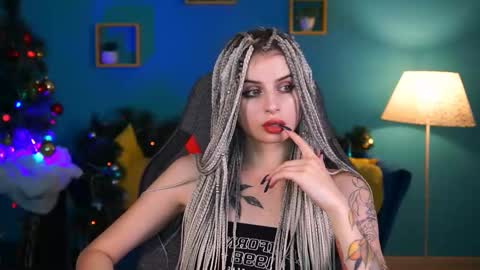 Snapshot of jade_castle chatting on 12.22.24 jade_castle online show from 12.22.24