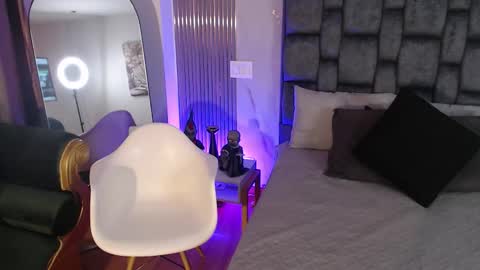 Snapshot of jade_fg chatting on 10.14.25 Sara online show from 10.14.25