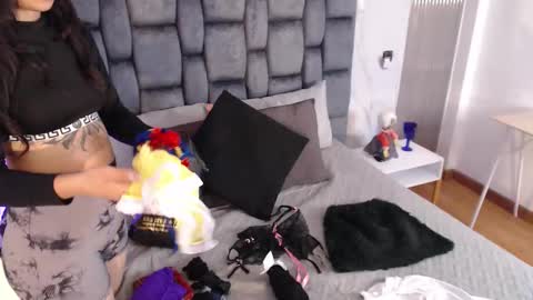 Snapshot of jade_fg chatting on 10.15.25 Sara online show from 10.15.25