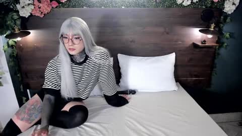 Snapshot of jadeykhada chatting on 01.16.25 Jade Khada online show from 01.16.25