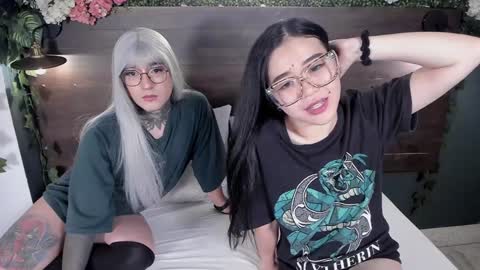 Snapshot of jadeykhada chatting on 01.28.25 Jade Khada online show from 01.28.25