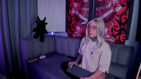 Jade  Khada online show from 10.17.25