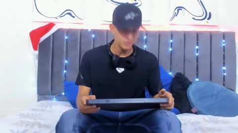 Snapshot of jake_shadow14 chatting on 12.30.24 Hi guys im new 3 online show from 12.30.24