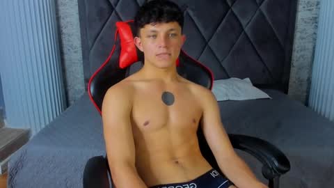 Snapshot of jamesgolden_ chatting on 03.03.25 jamesgolden_ online show from 03.03.25