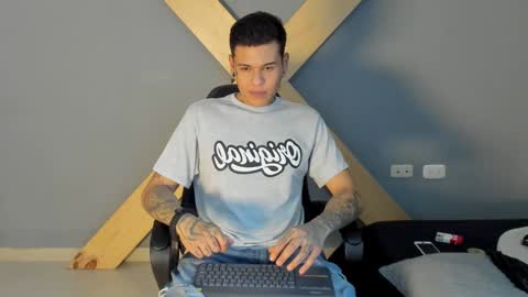Snapshot of jamesinked_ chatting on 12.06.24 Jamesinked online show from 12.06.24