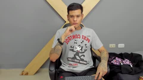 Snapshot of jamesinked_ chatting on 12.16.24 Jamesinked online show from 12.16.24