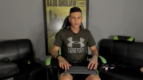 Snapshot of jamesinked_ chatting on 12.21.24 Jamesinked online show from 12.21.24