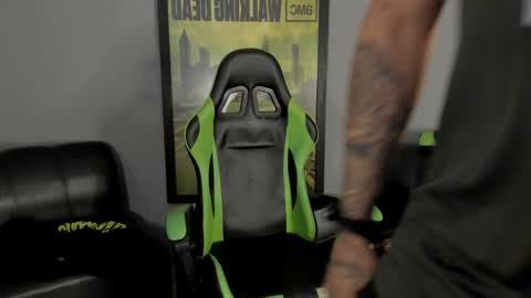 Snapshot of jamesinked_ chatting on 12.21.24 Jamesinked online show from 12.21.24